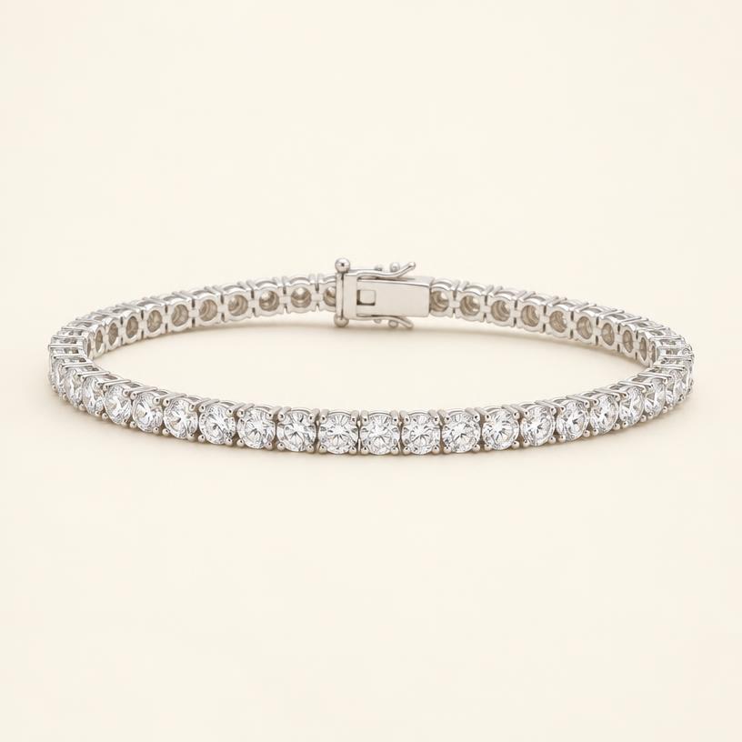 Full piece of the white gold four-claw round tennis bracelet